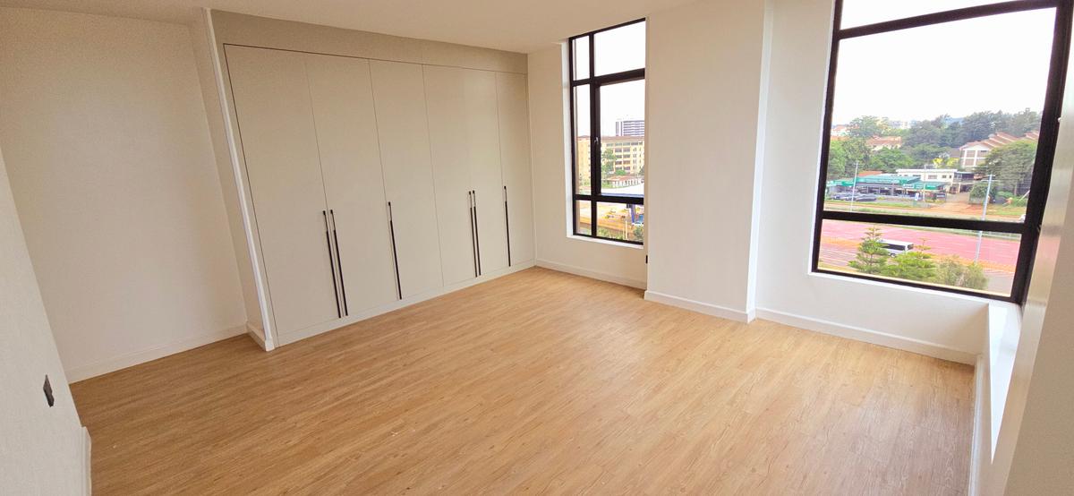 2 Bed Apartment with En Suite at Brookside - 12