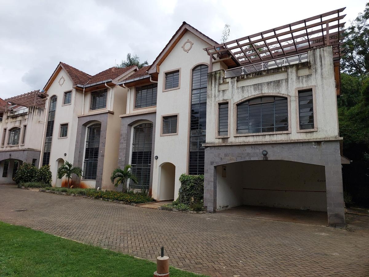 5 Bed Townhouse with En Suite at Convent Drive - 1