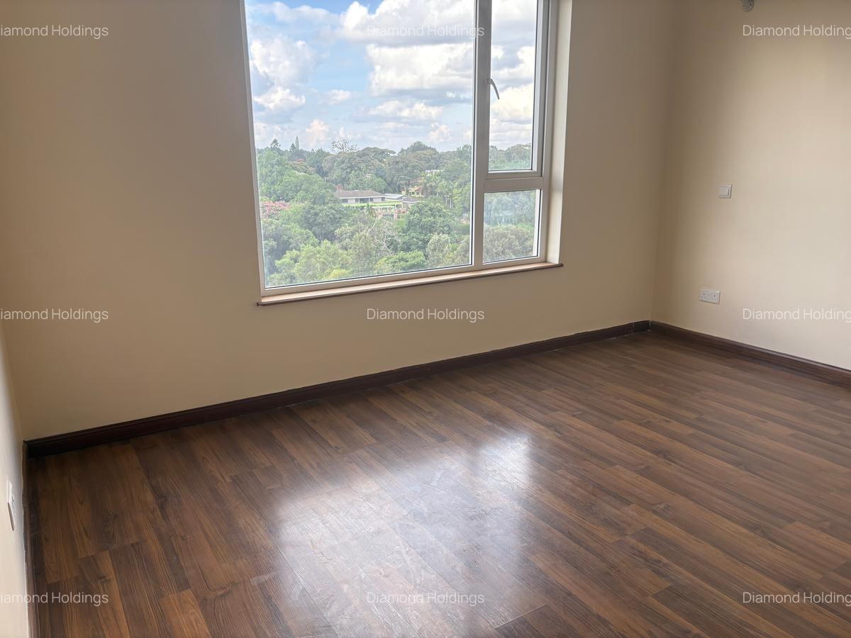 4 Bed Apartment with En Suite in Parklands - 12