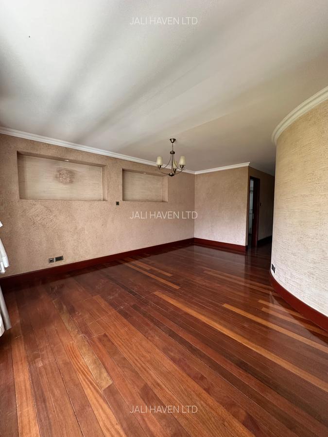 4 Bed Apartment with En Suite in Riverside - 12