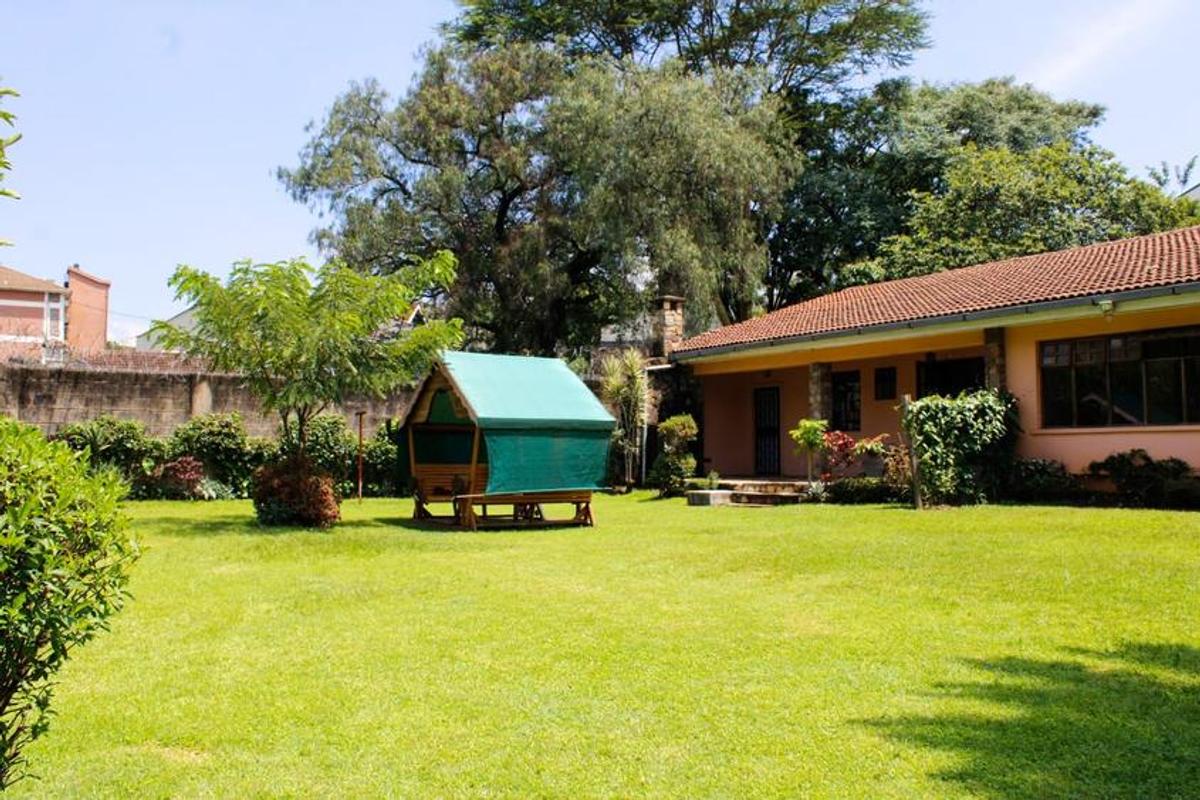 1,577 ft² Commercial Property with Service Charge Included at Hurlingham - 9