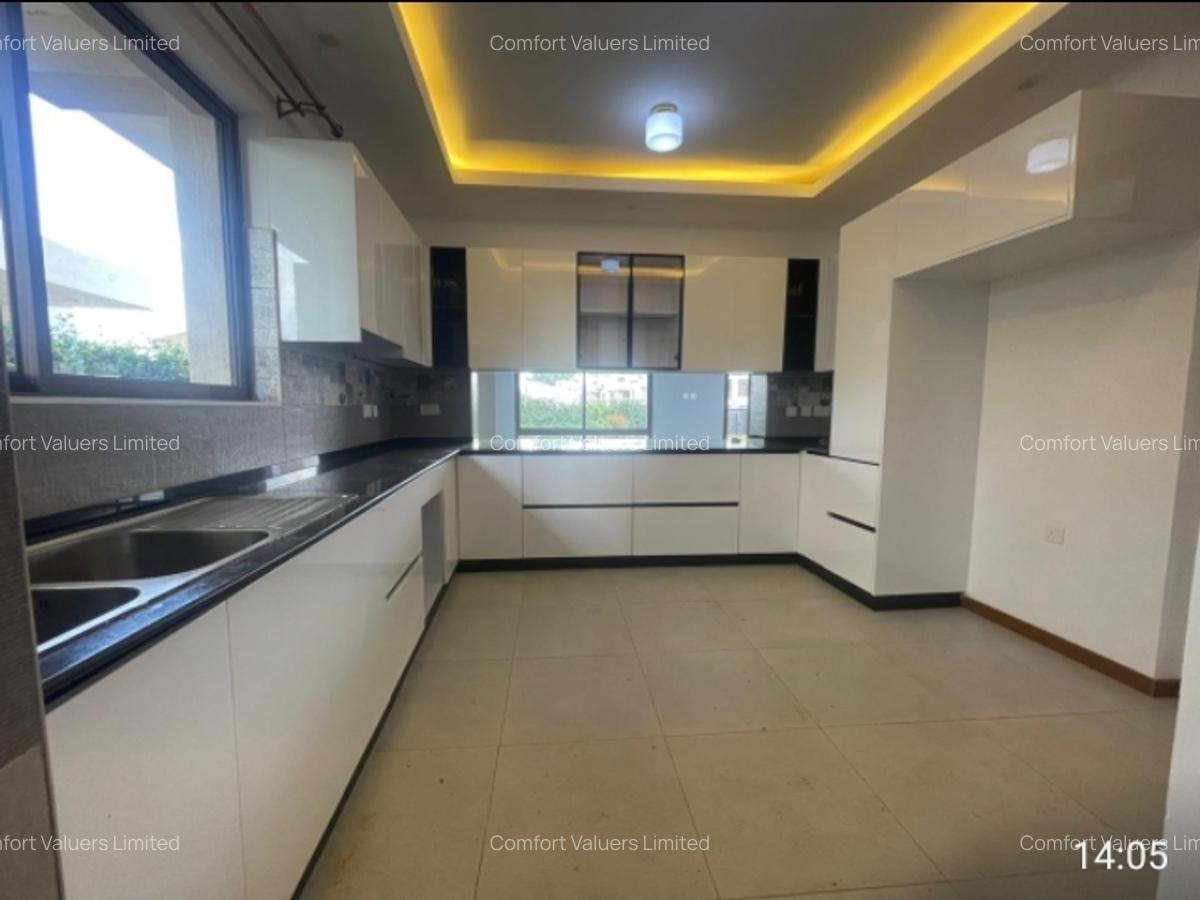 5 Bed Townhouse with En Suite at Runda - 10