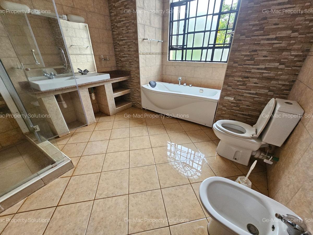 4 Bed Villa with En Suite in Runda - 16