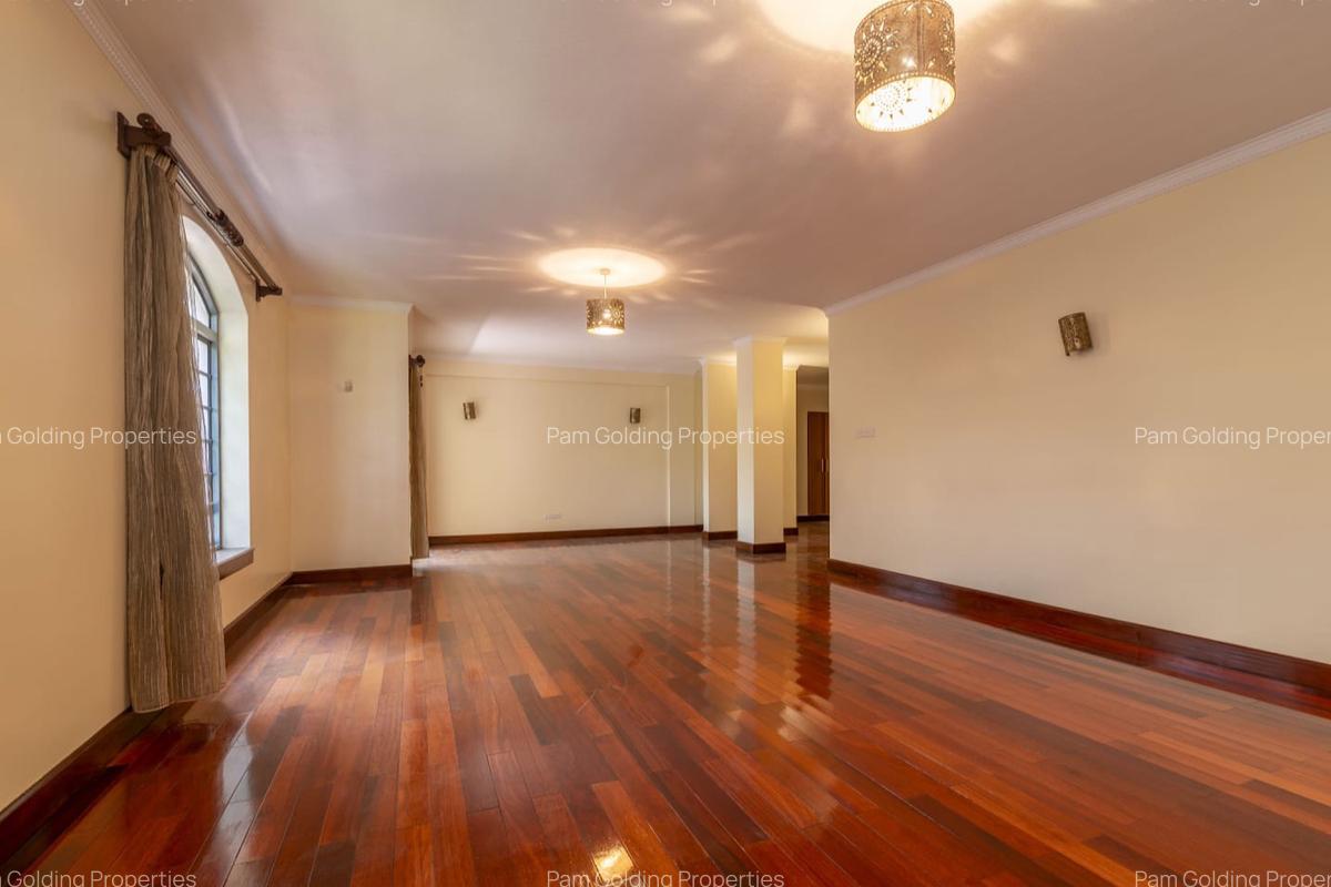 3 Bed Apartment with En Suite at Riverside Drive - 8