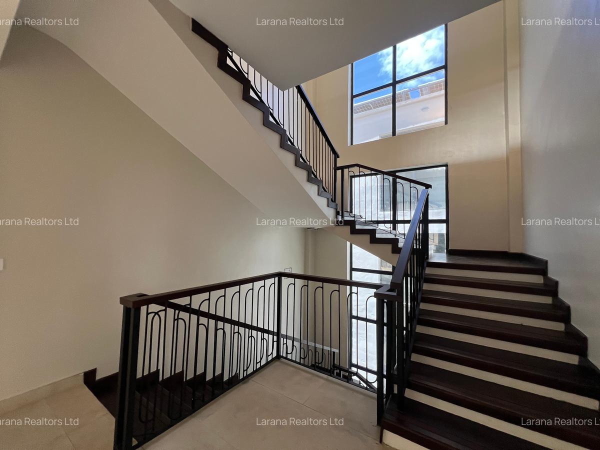 5 Bed Townhouse with En Suite at Manyani Cl - 9