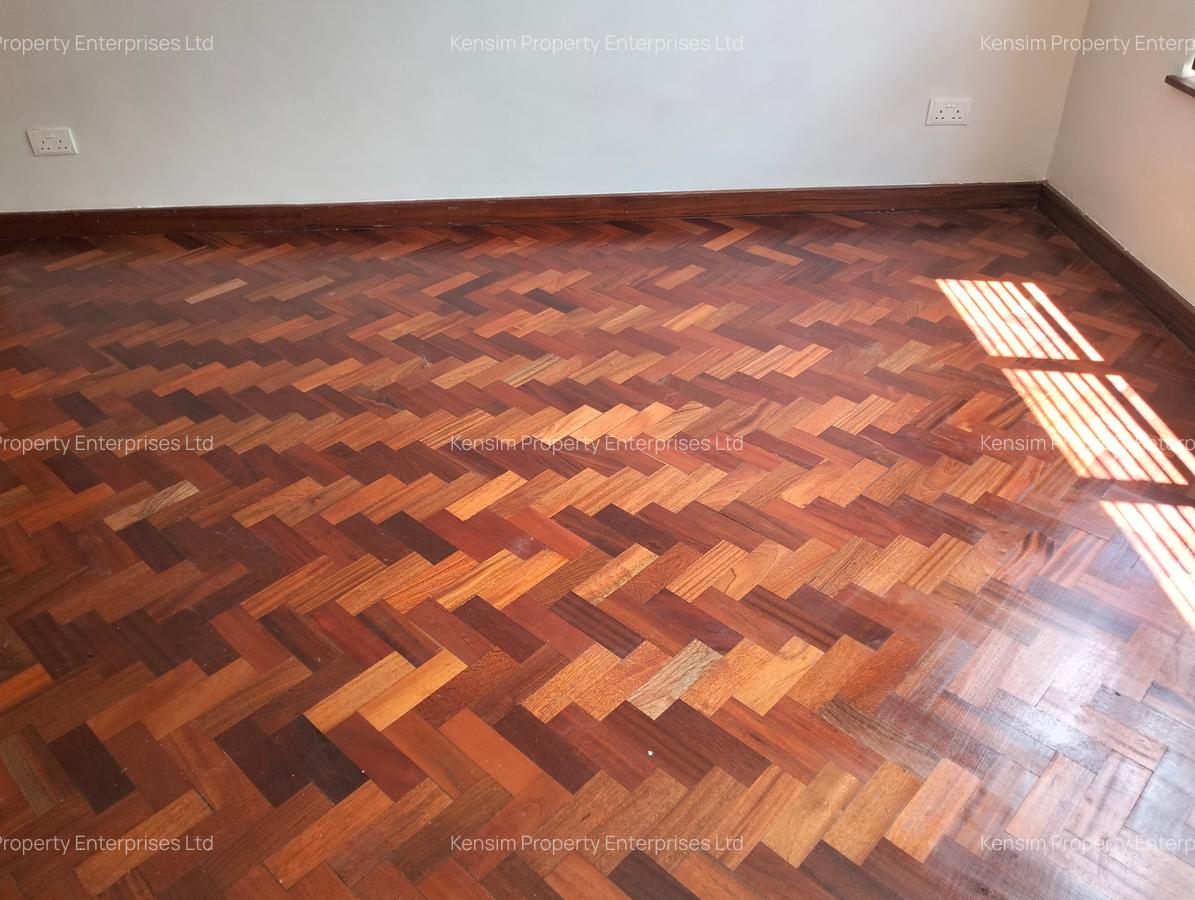 5 Bed Townhouse with En Suite in Lavington - 11