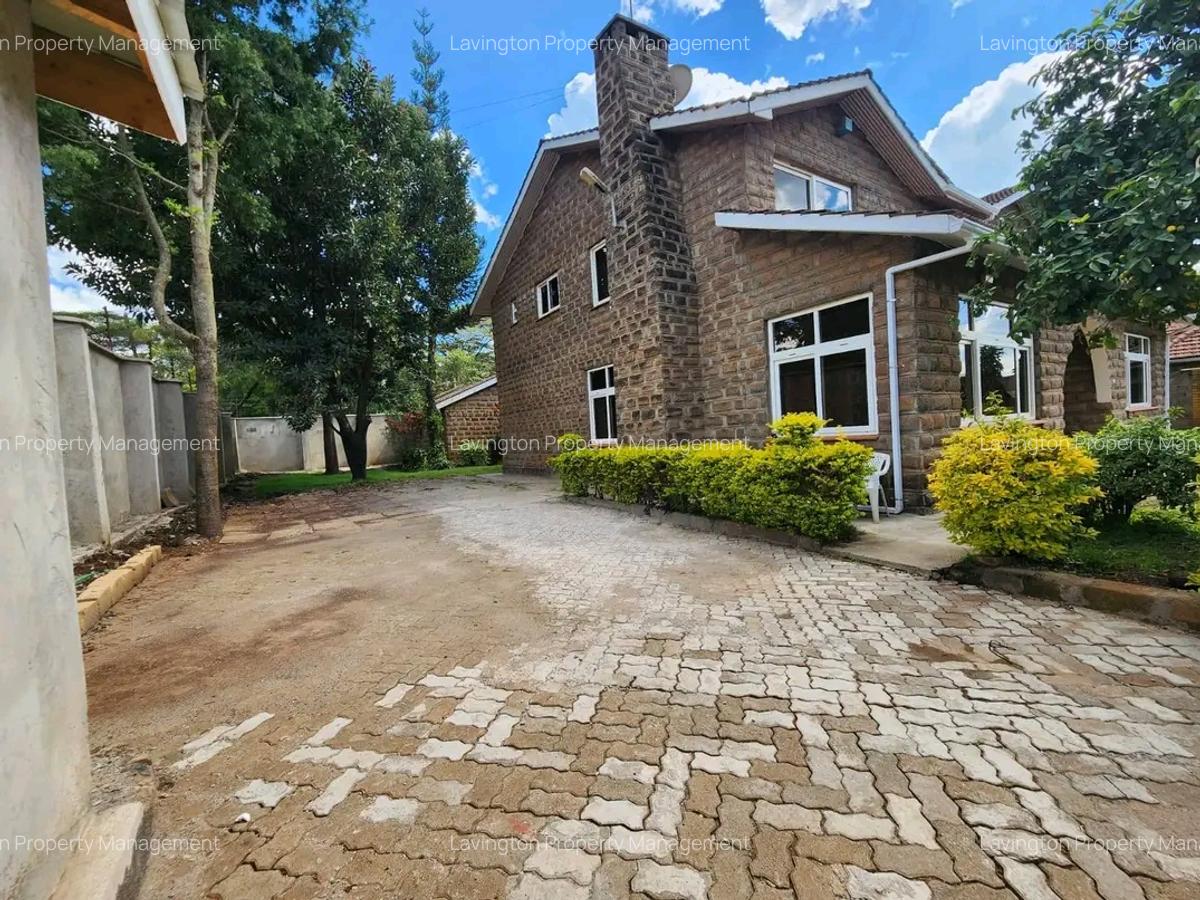 5 Bed House with En Suite at Lavington Green - 8