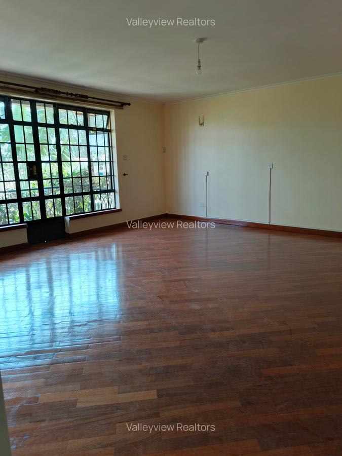 4 Bed Townhouse with En Suite at Lavington - 12