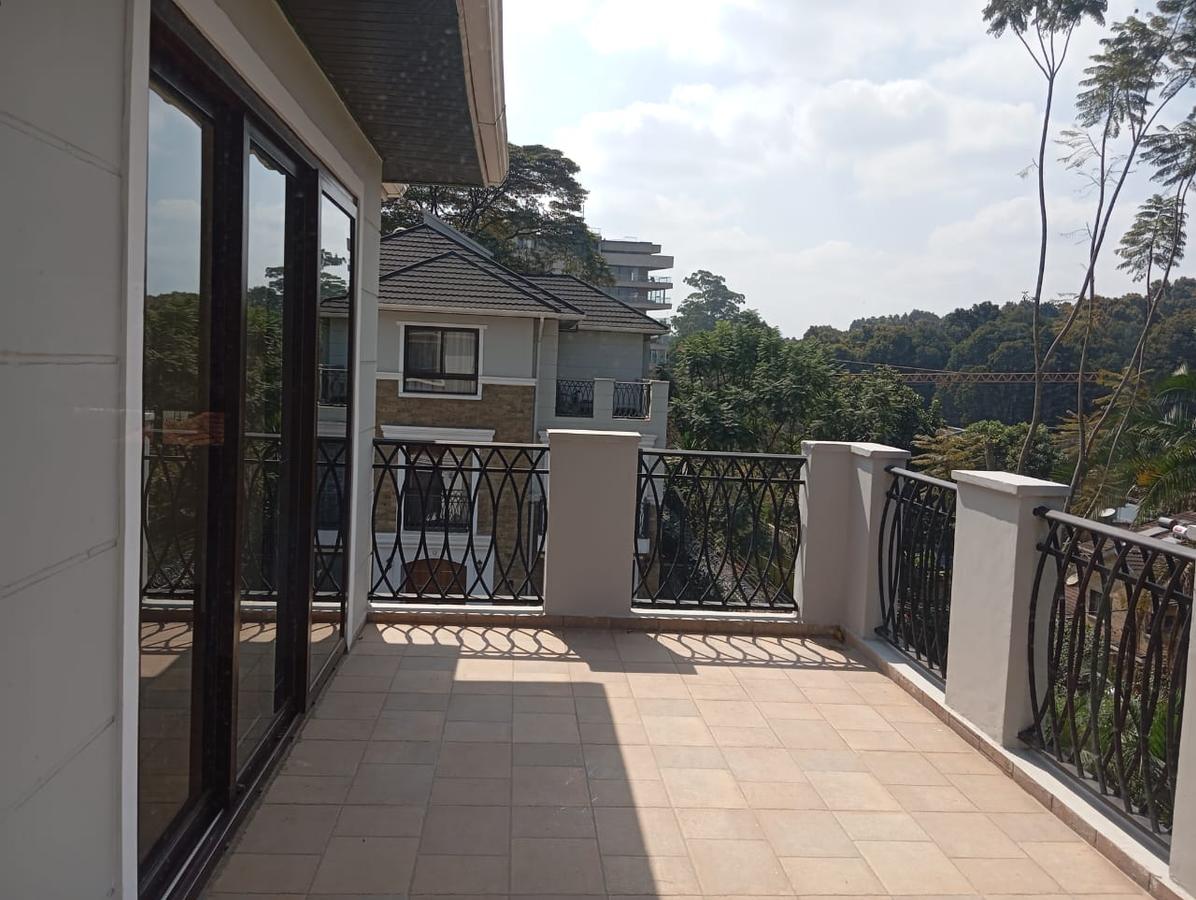 5 Bed Townhouse with En Suite at Spring Valley Estate - 3