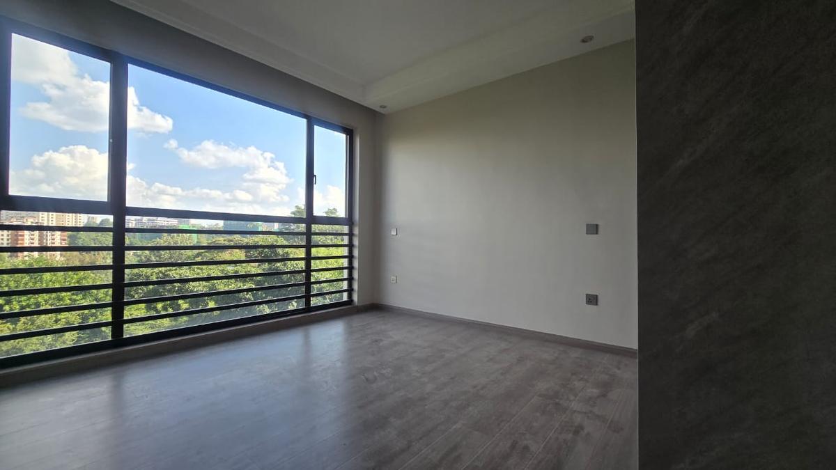 3 Bed Apartment with En Suite in Riverside - 12