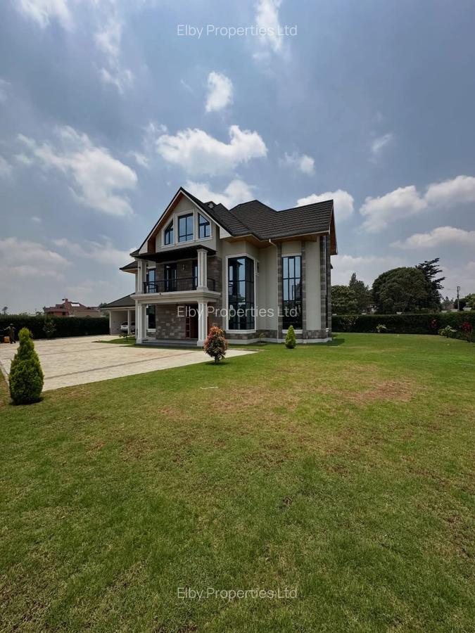 5 Bed House with En Suite in Runda - 1