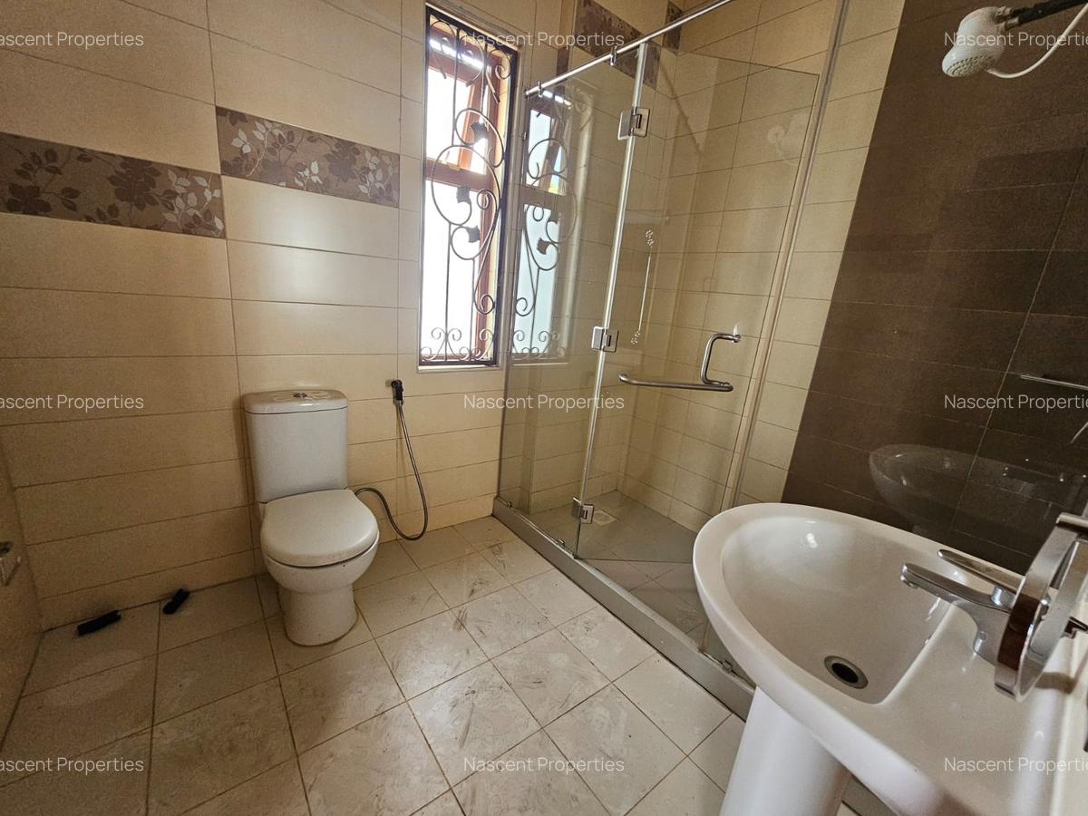 5 Bed Townhouse with En Suite in Lavington - 9
