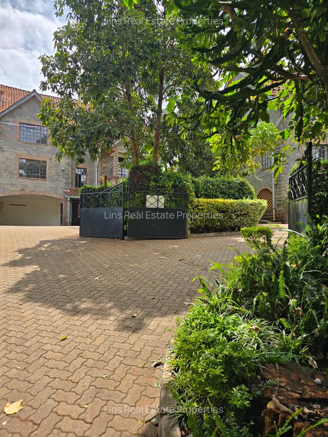 5 Bed Townhouse with En Suite in Lavington - 3