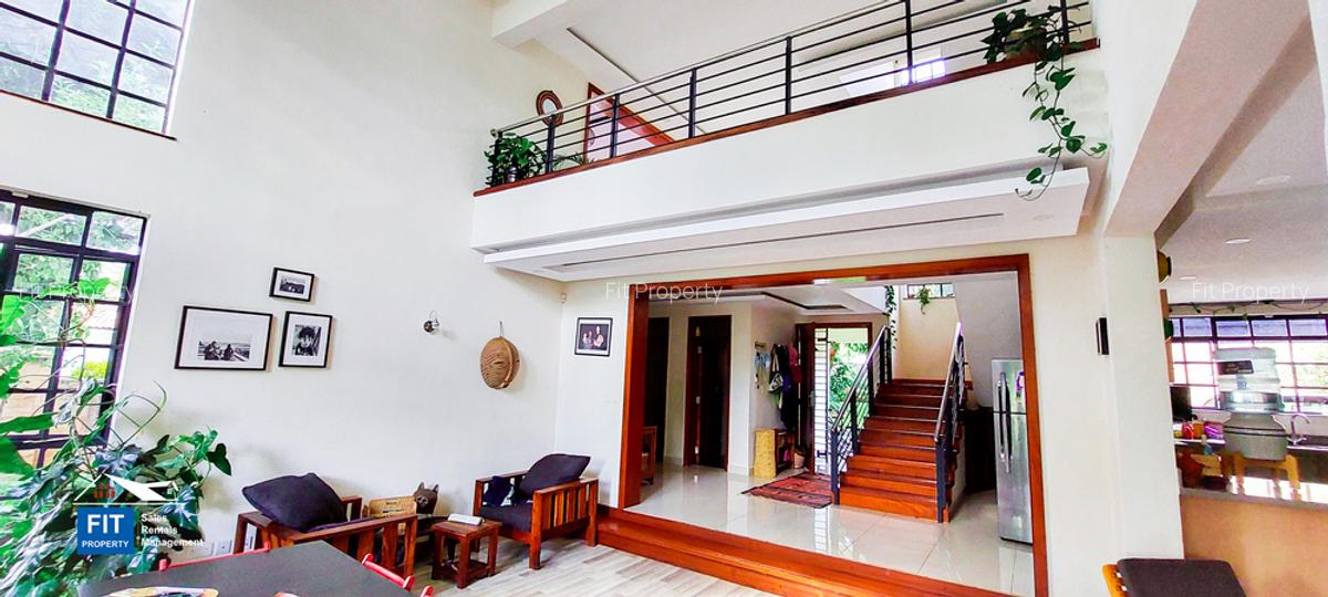 4 Bed House with En Suite in Ridgeways - 5