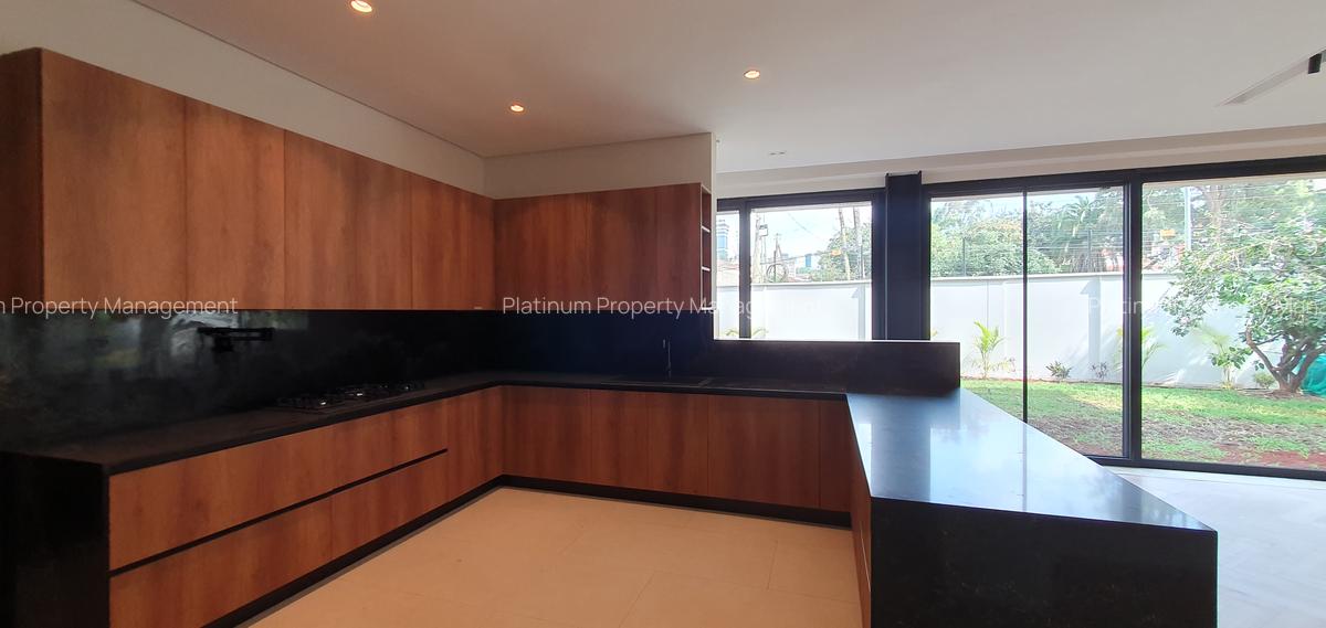 5 Bed Villa with En Suite in Westlands Area - 6