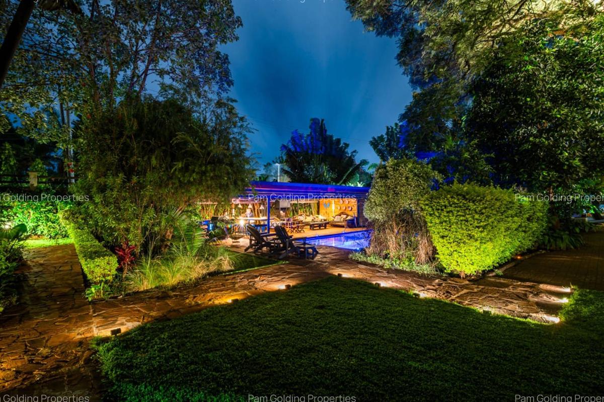 6 Bed House with Swimming Pool in Runda - 16