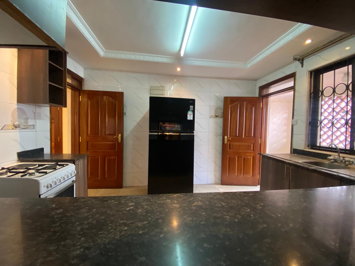 3 Bed Apartment with En Suite in Lavington - 8