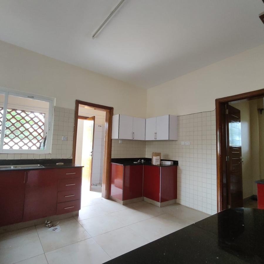 5 Bed Villa with En Suite at Lavington Shopping Centre - 20