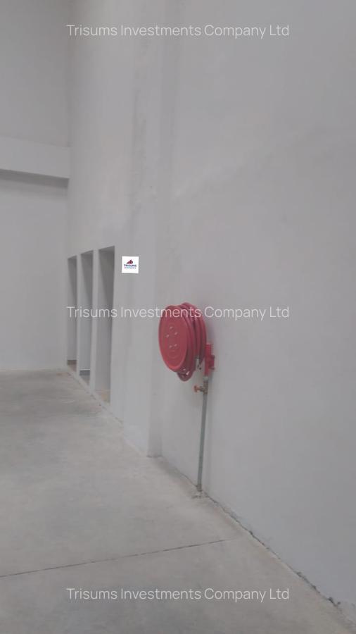 8,500 ft² Warehouse with Fibre Internet in Industrial Area - 9