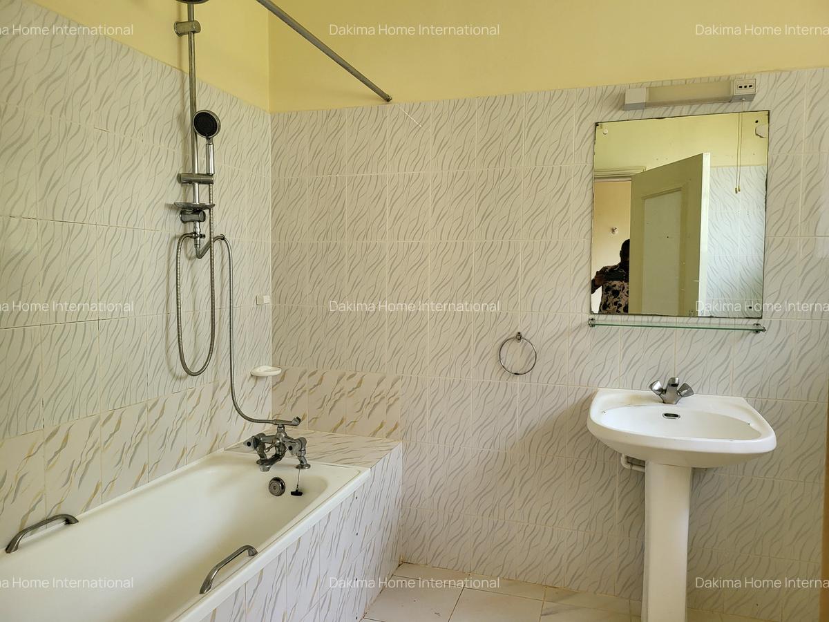 5 Bed House with En Suite in Gigiri - 14