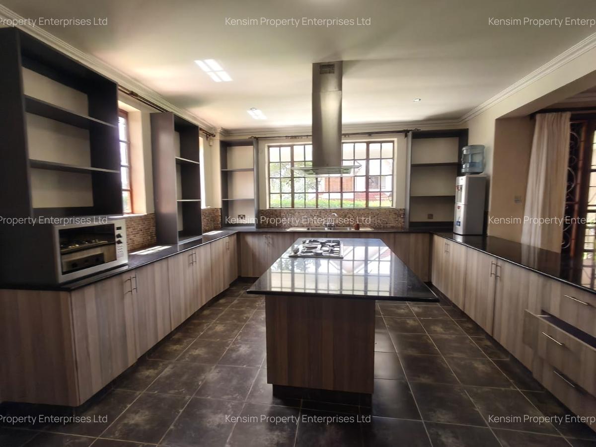 4 Bed Townhouse with En Suite in Rosslyn - 10