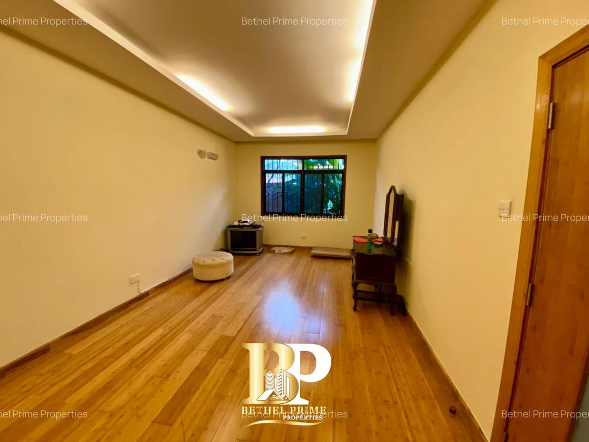 5 Bed Villa with En Suite in Kyuna - 9