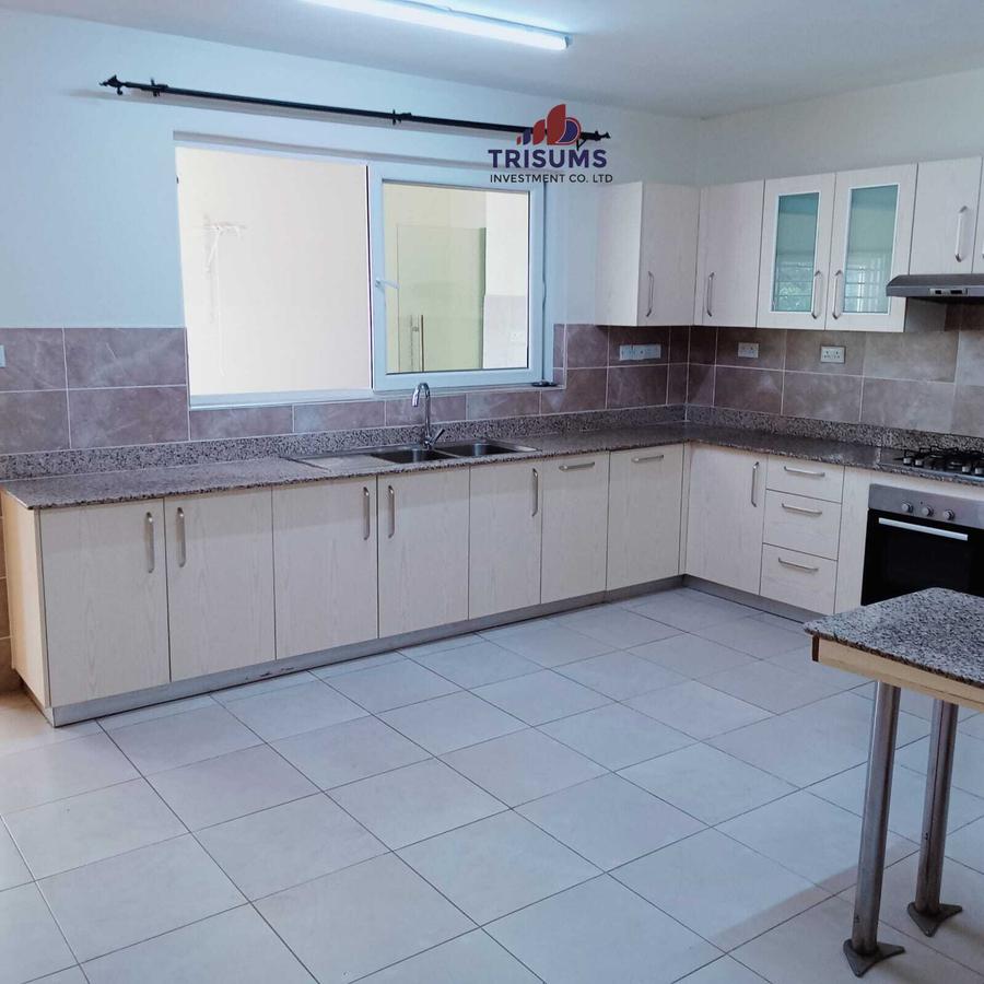 3 Bed Apartment with En Suite at Westland - 4