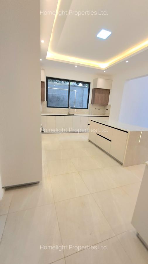 5 Bed Villa with En Suite at Lavington - 5