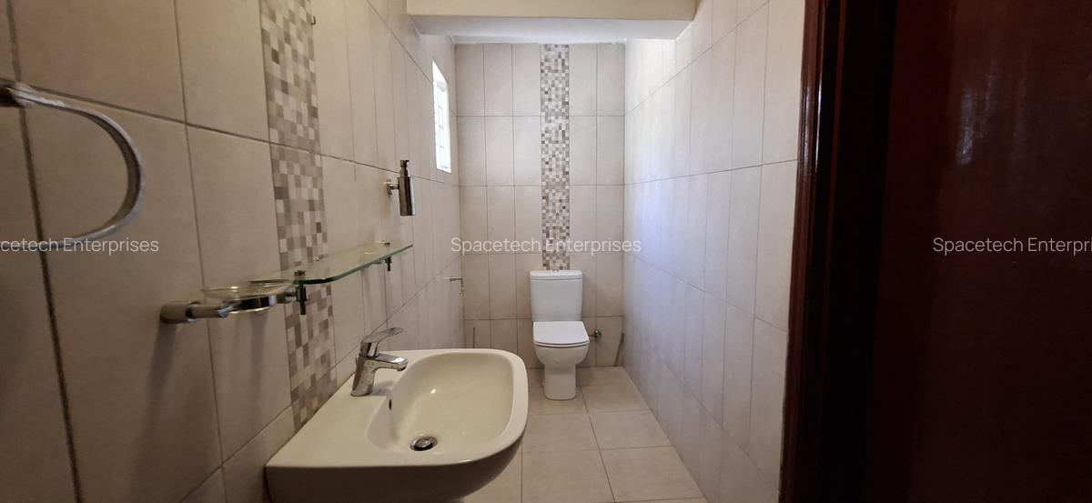 4 Bed House with En Suite in Runda - 16