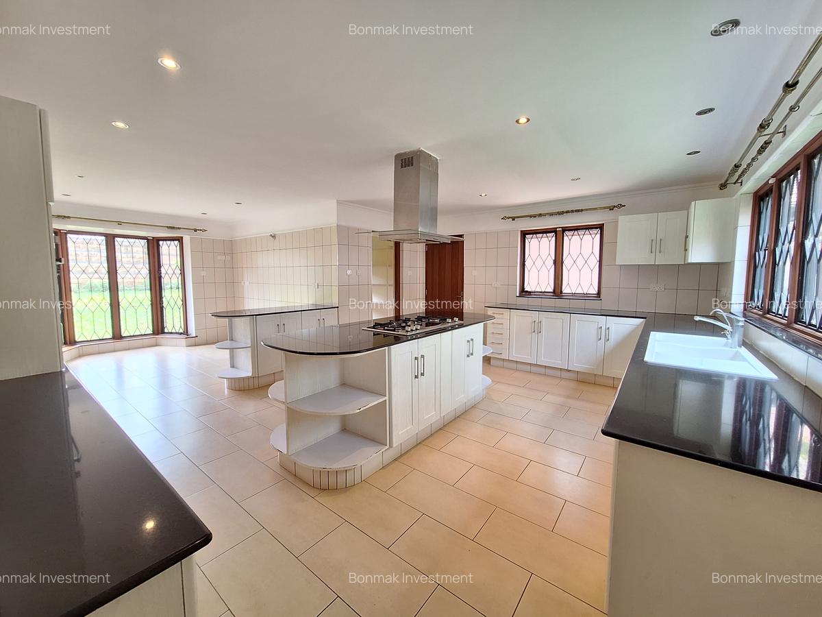 5 Bed Villa with En Suite at Un Avenue - 8