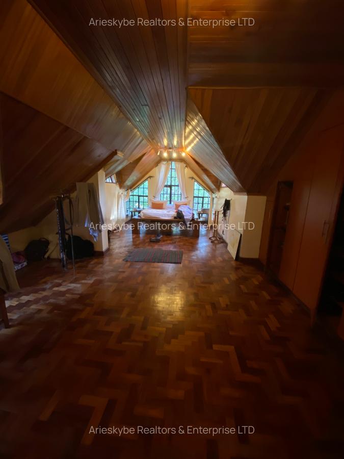 5 Bed Villa with En Suite in Runda - 12