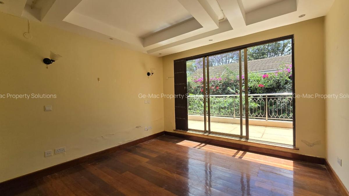 5 Bed House with En Suite in Lavington - 18
