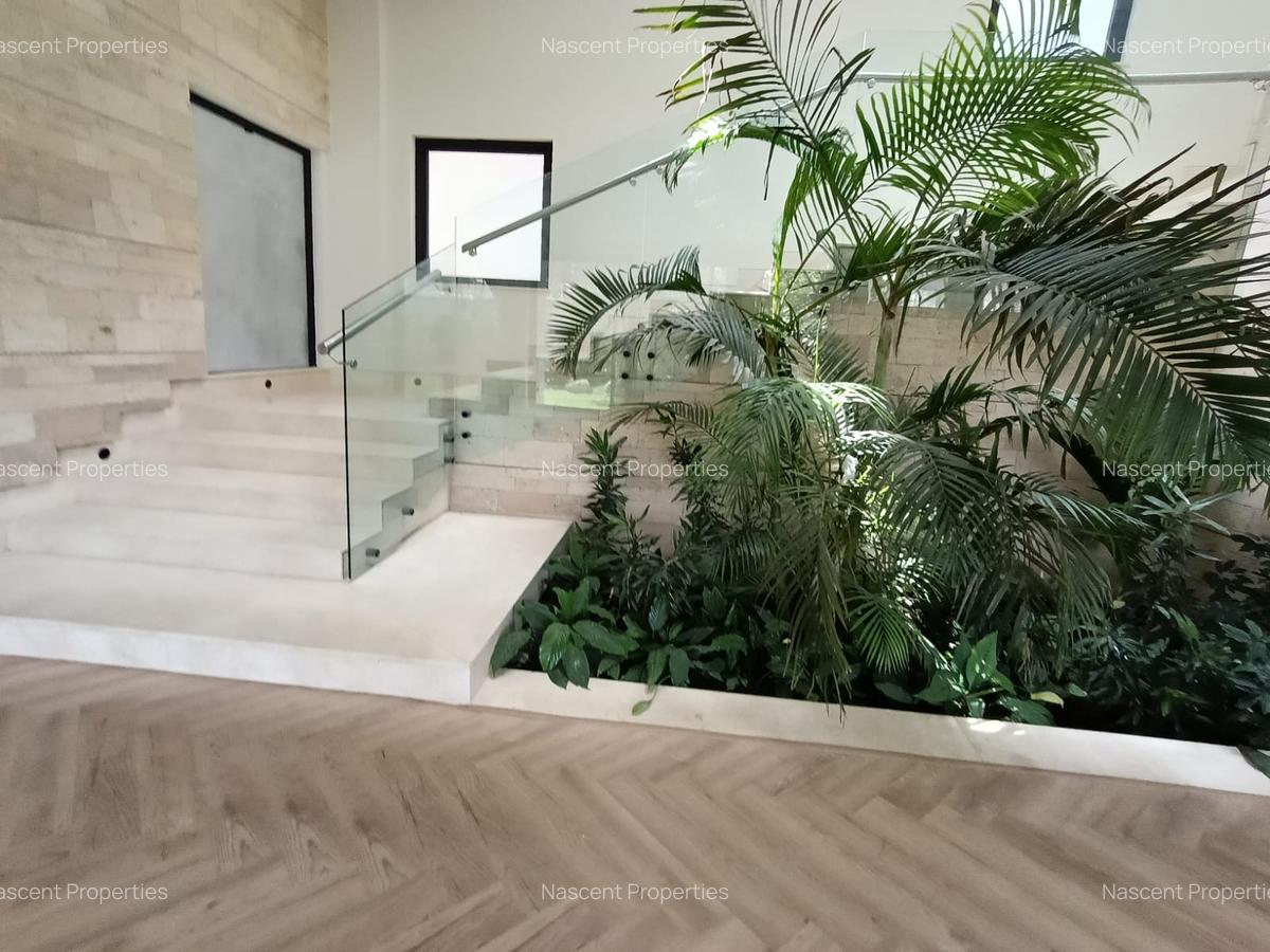 5 Bed Villa with En Suite in Kyuna - 14