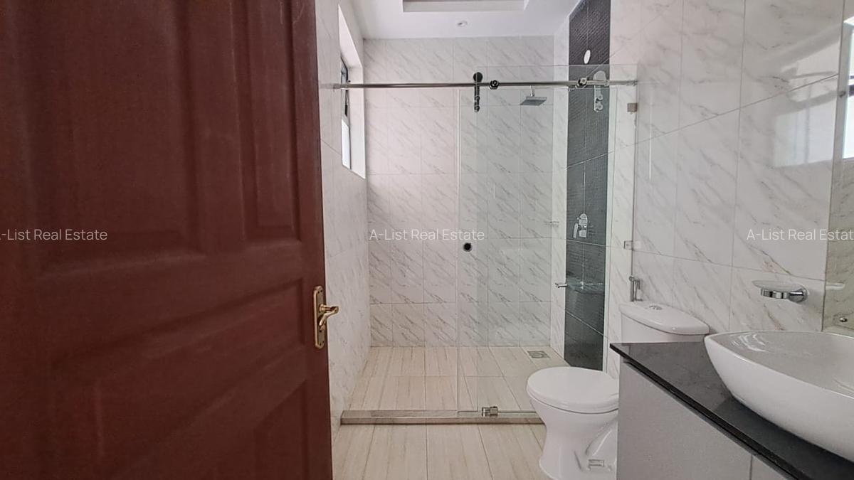 5 Bed Townhouse with En Suite at James Gichuru - 18