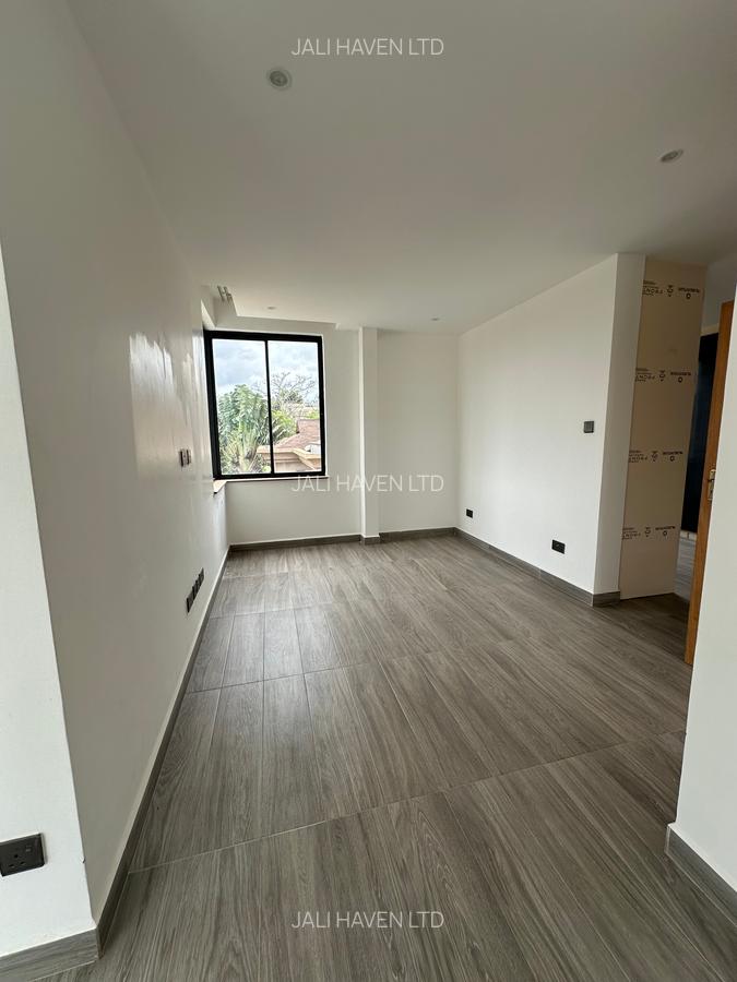 5 Bed Villa with En Suite in Lavington - 16