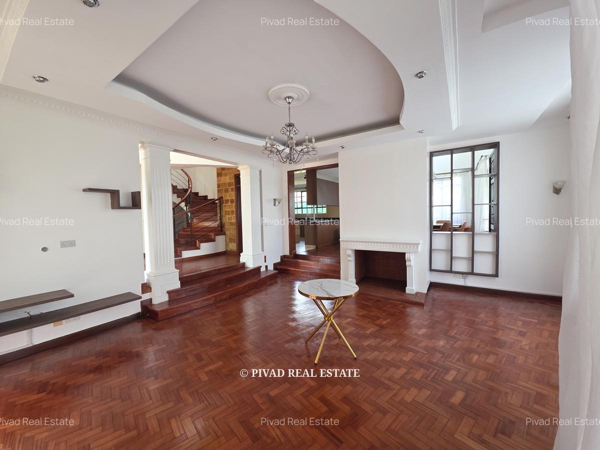 4 Bed House with Swimming Pool in Ridgeways - 5