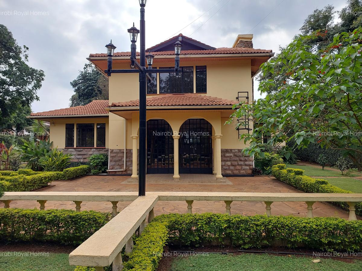 4 Bed House with En Suite at Acacia Drive - 1