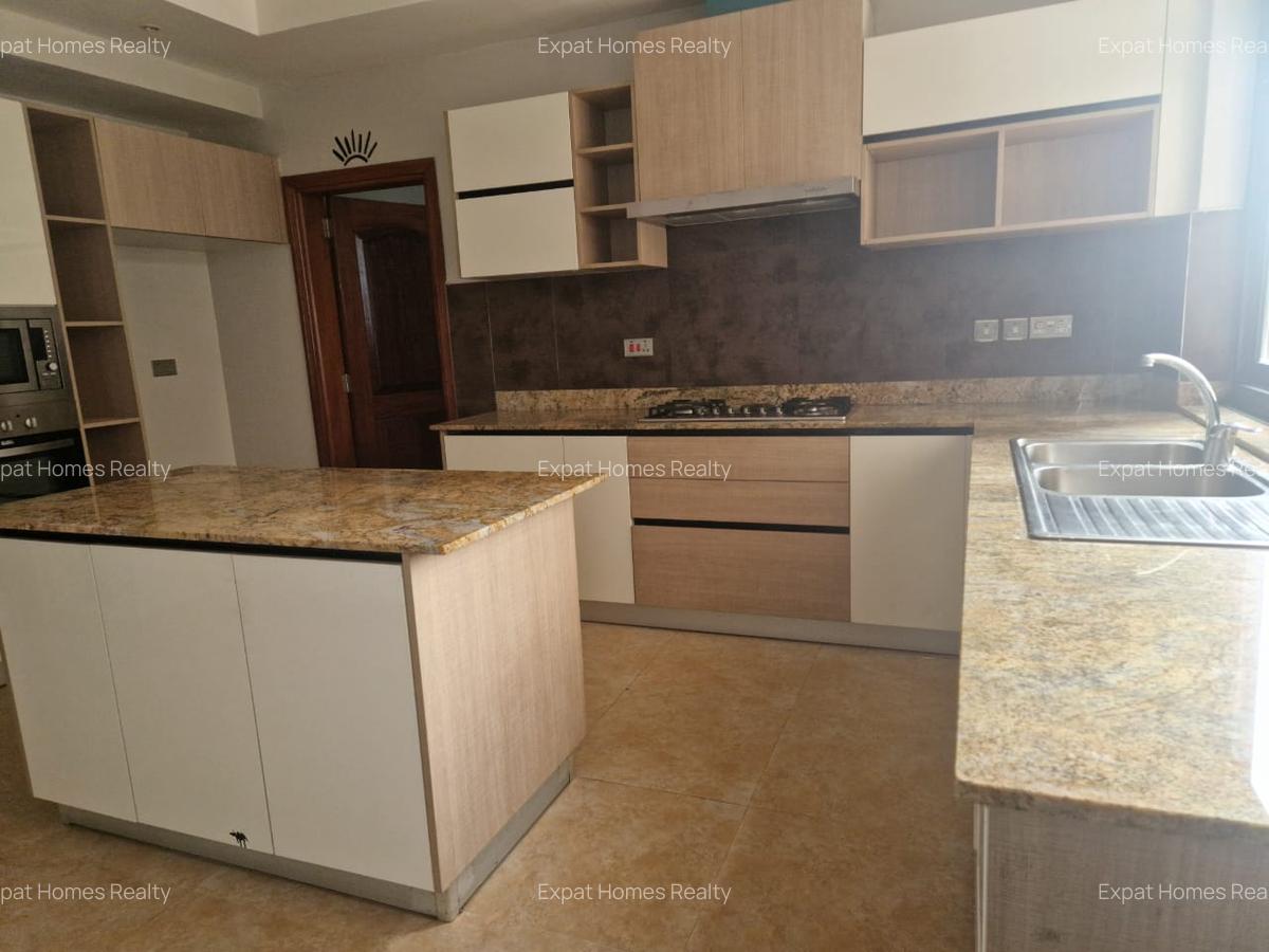 4 Bed Apartment with En Suite in Riverside - 6