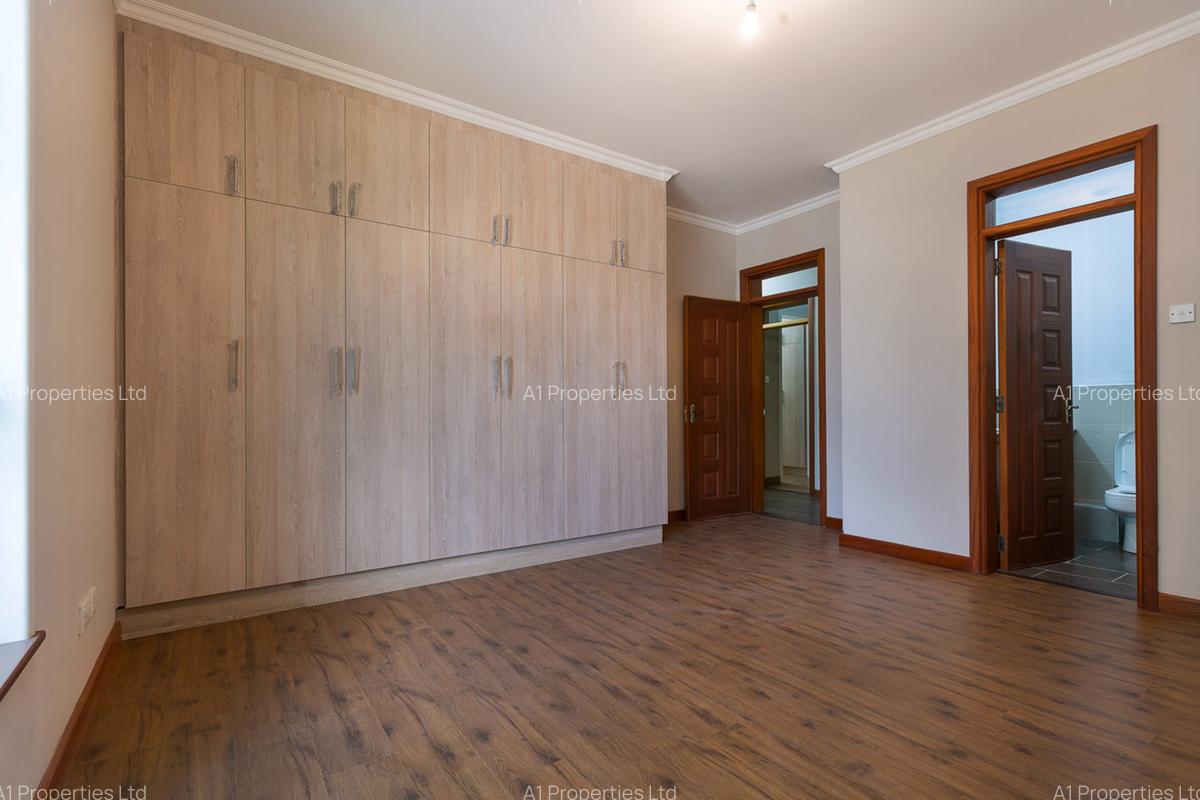 3 Bed Apartment with En Suite in Riverside - 9
