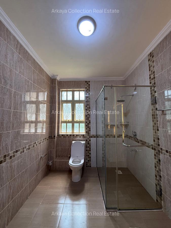 6 Bed House with En Suite in Nyari - 11