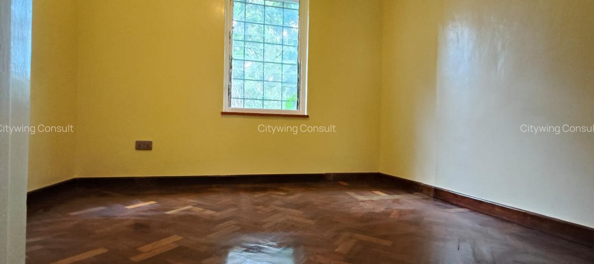 4 Bed House with En Suite in Rosslyn - 20