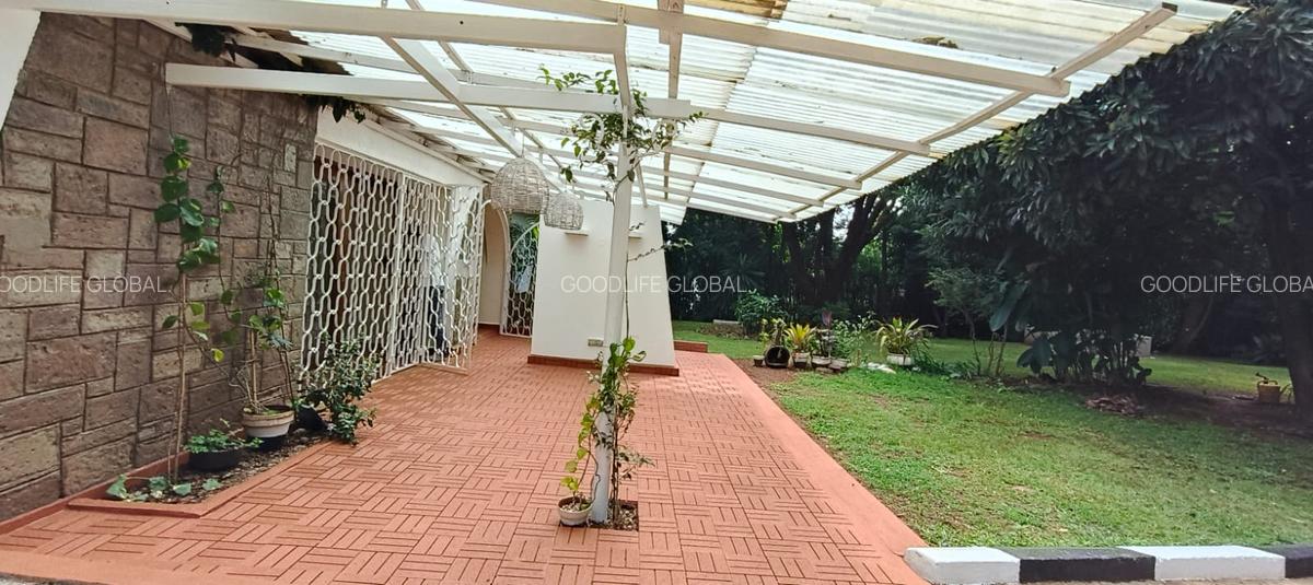 4 Bed House with En Suite at Rosslyn - 4