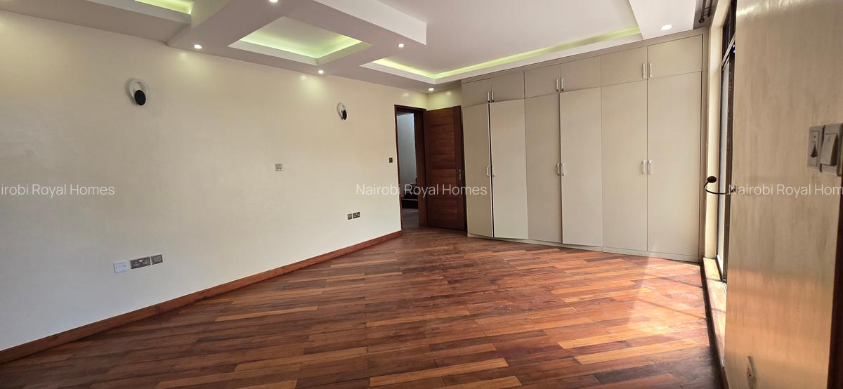 5 Bed Townhouse with En Suite at Lavington Green - 19