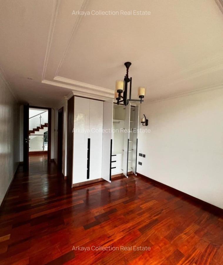 5 Bed House with En Suite in Lavington - 9