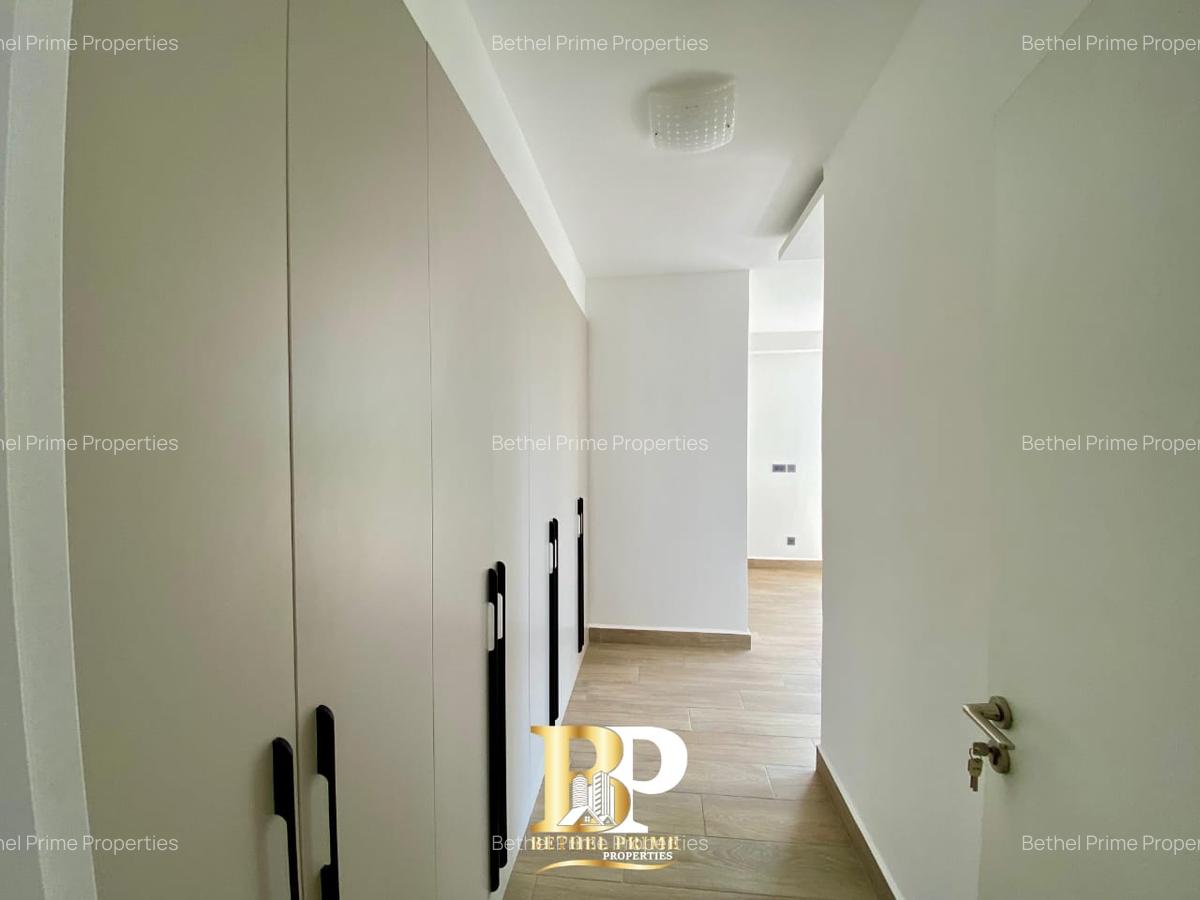 3 Bed Apartment with En Suite in Riverside - 16