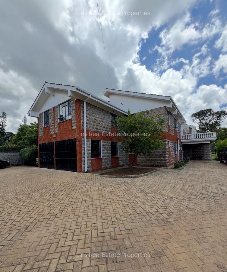 5 Bed House with En Suite in Runda - 1