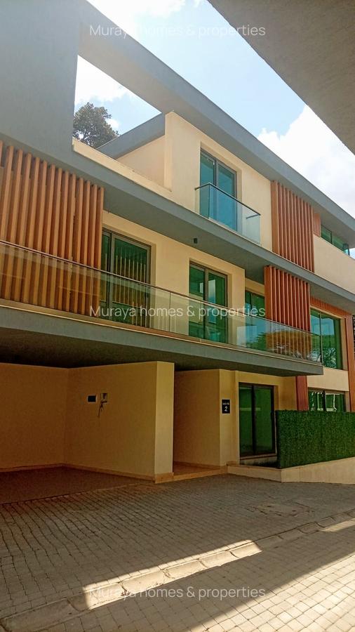 5 Bed Villa with En Suite at Lavington - 1