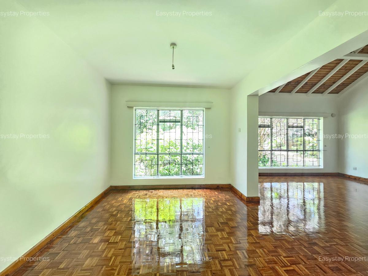 4 Bed House with En Suite in Rosslyn - 5