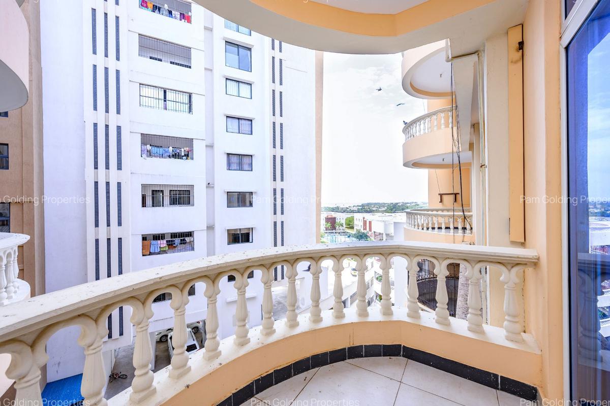 4 Bed Apartment with En Suite at Oceanic Road - 11