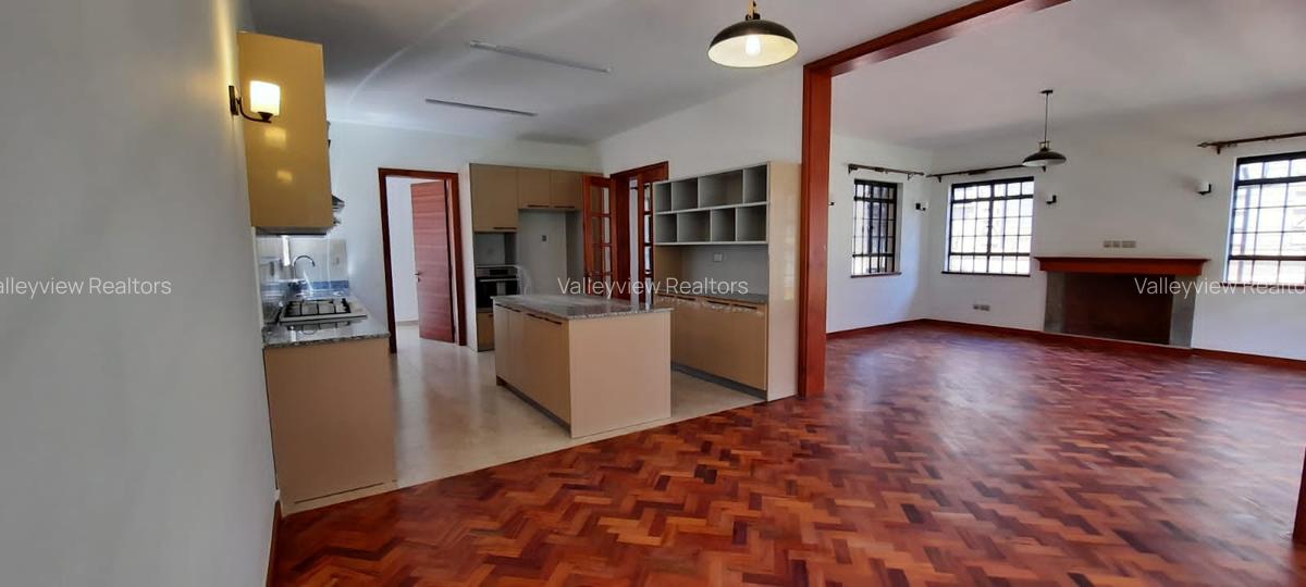 5 Bed Townhouse with En Suite at Lavington - 6